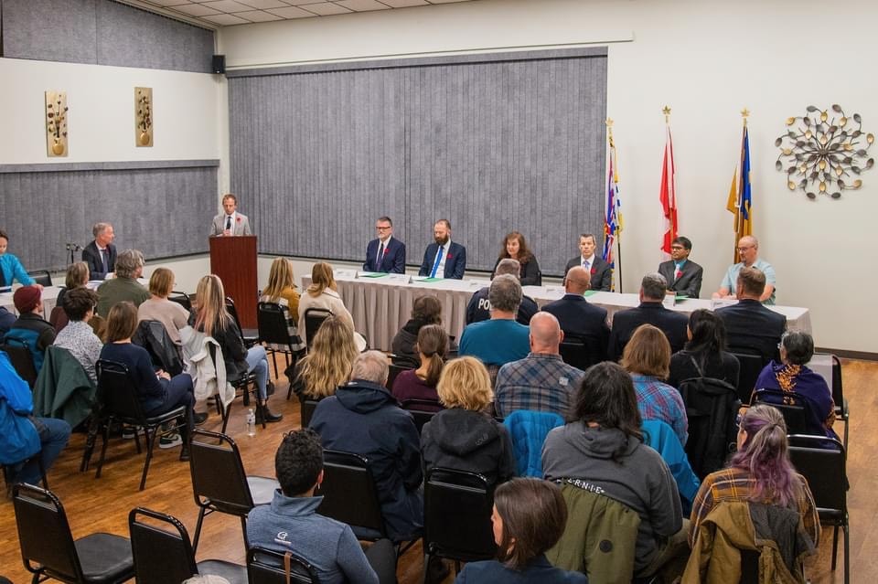 Packed public meeting with Fernie residents and council candidates